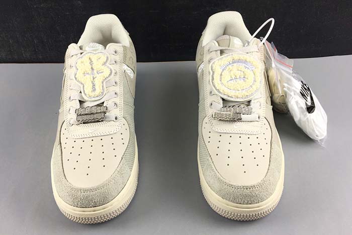 NIKE AIR FORCE1 TRAVIS SCOTT