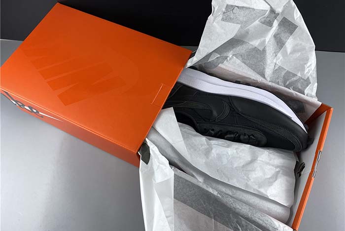 NIKE LD WAFFLE SACAI BLACK NYLON