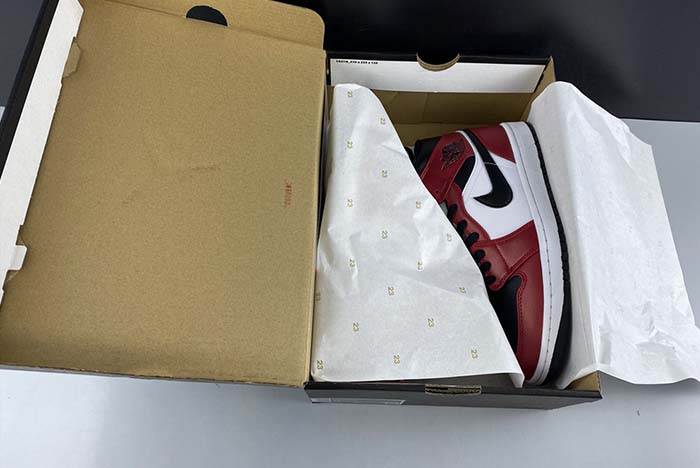 Air Jordan 1 Mid Chicago