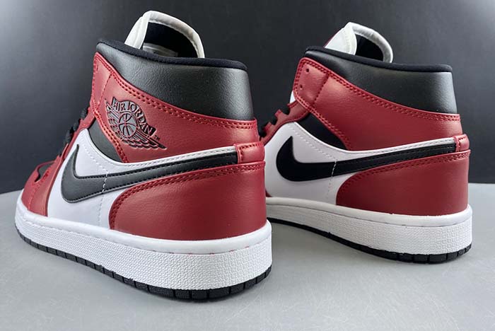 Air Jordan 1 Mid Chicago