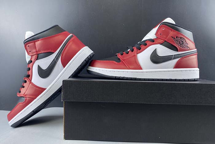 Air Jordan 1 Mid Chicago