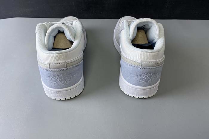 AIR JORDAN 1 LOW “SKY GREY” CV3043-100