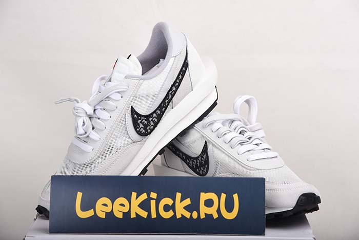 nike ldwaffle/sacai x D*or cn8898-002