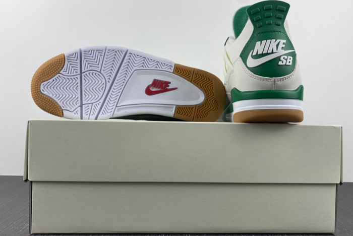 Nike SB x Air Jordan 4 ‘Pine Green’DR5415-103