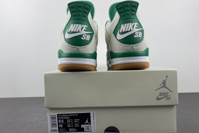 Nike SB x Air Jordan 4 ‘Pine Green’DR5415-103