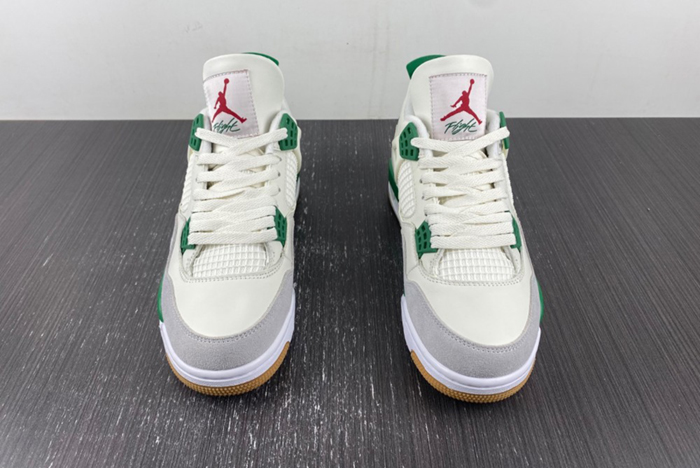Nike SB x Air Jordan 4 ‘Pine Green’DR5415-103