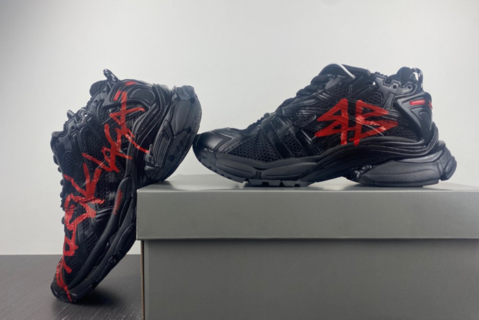 Ba*len*cia*ga runner graffiti sneaker black/red