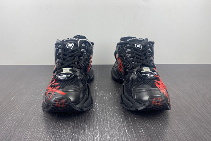 Ba*len*cia*ga runner graffiti sneaker black/red