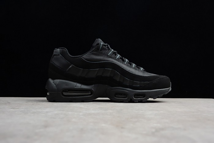 Nike mens AIR MAX 95
