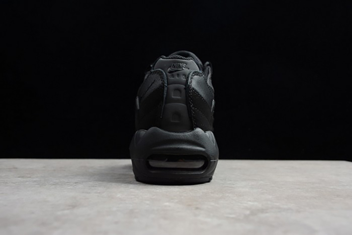 Nike mens AIR MAX 95