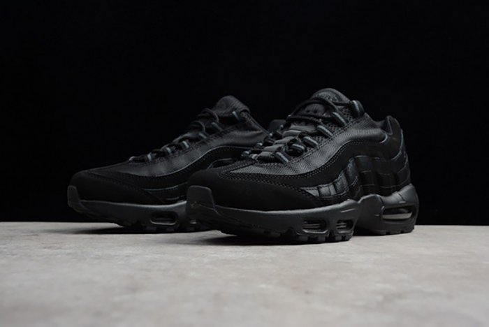 Nike mens AIR MAX 95