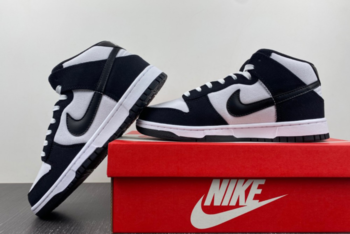 Nike Dunk Mid black and white