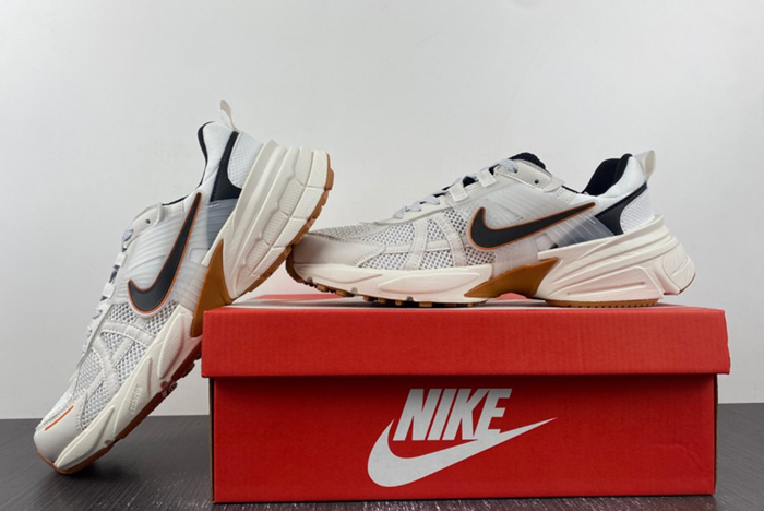 Nike Runtekk 3XL FD0736-101 -100 brown