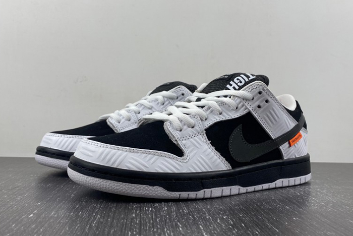 TIGHTBOOTH x Nike SB Dunk Low