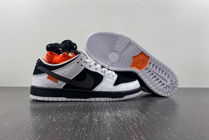 TIGHTBOOTH x Nike SB Dunk Low