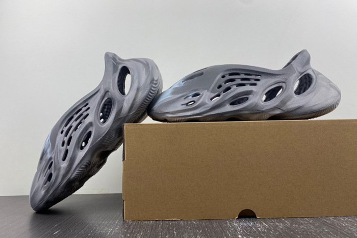 YZY FOAM RUNNER MX