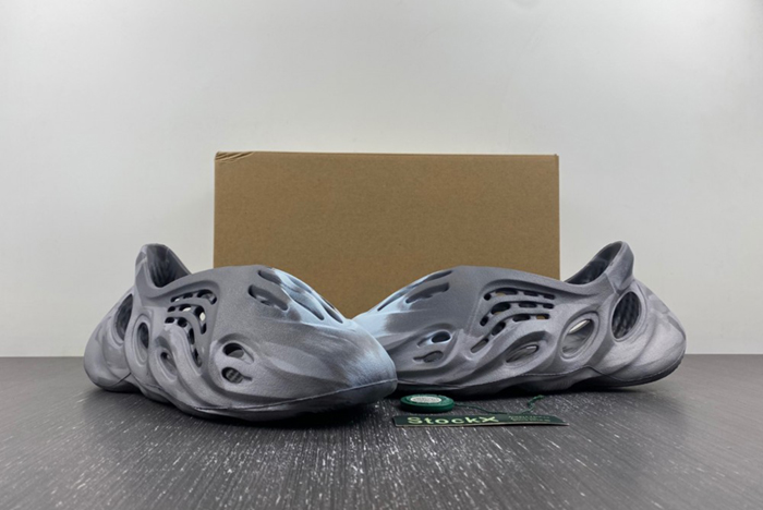 YZY FOAM RUNNER MX