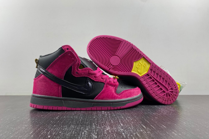 Run The Jewels x Nike SB Dunk Low