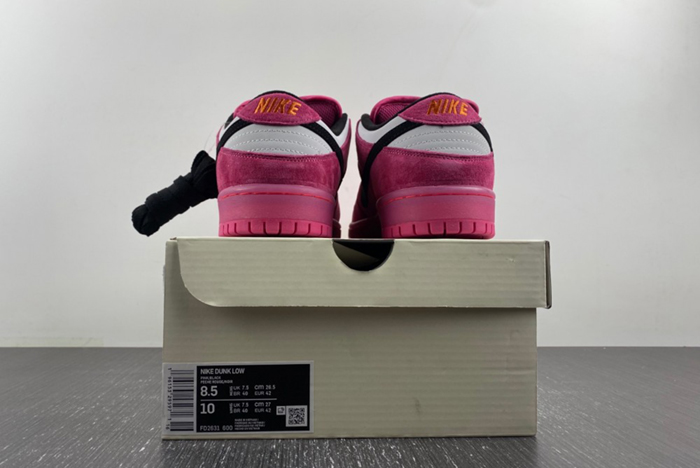 The Powerpuff Girls x Nike SB Dunk Low “Buttercup” Red