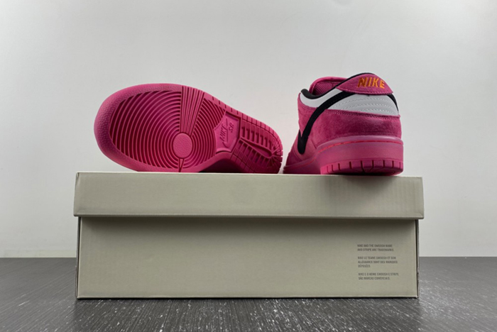 The Powerpuff Girls x Nike SB Dunk Low “Buttercup” Red