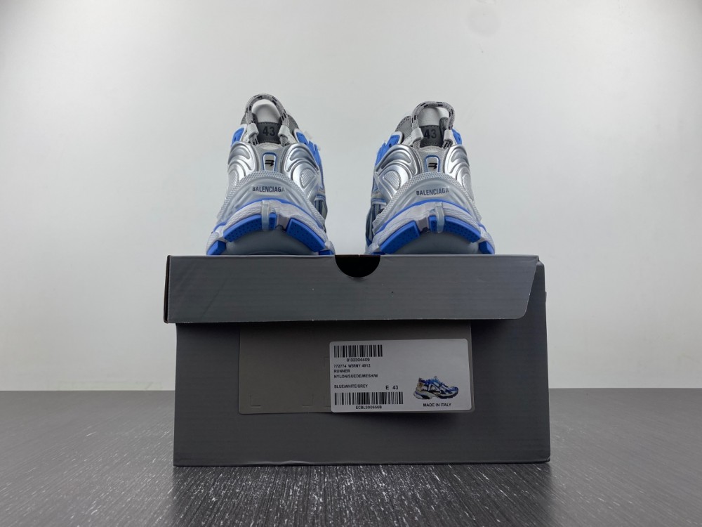 Ba*len*cia*ga runner 7.5 sneaker in blue, white and grey