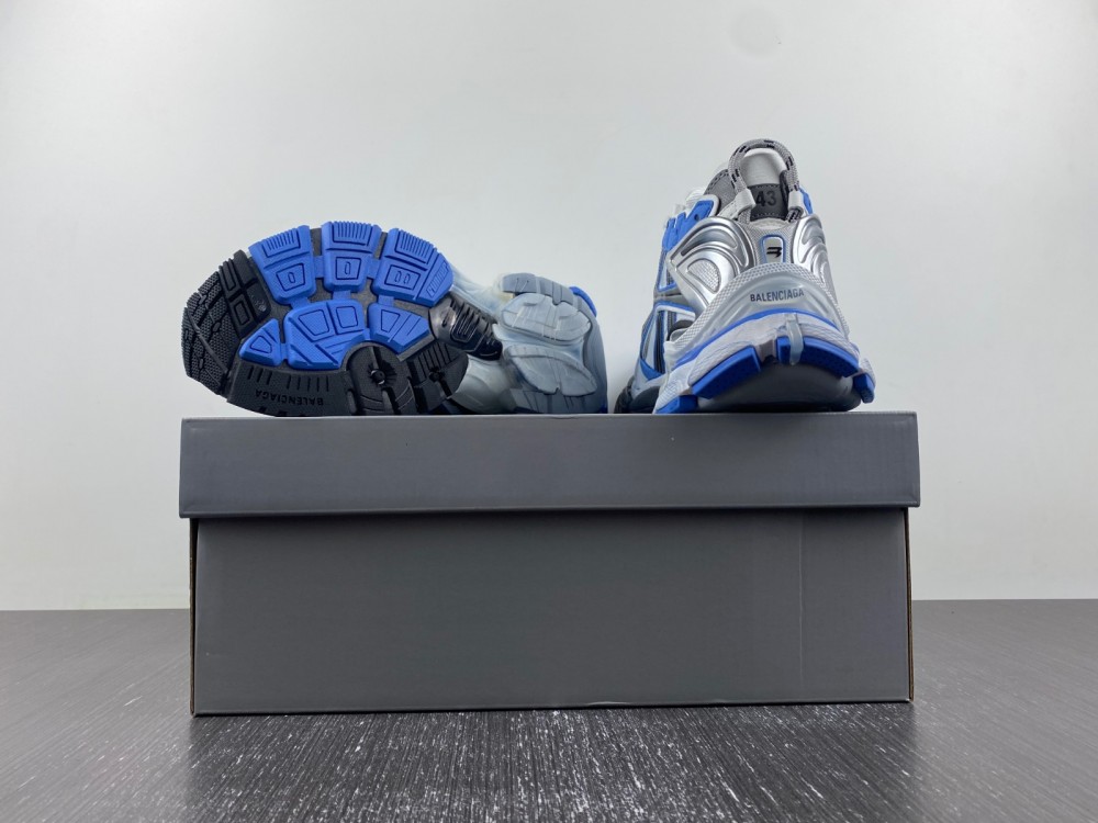 Ba*len*cia*ga runner 7.5 sneaker in blue, white and grey