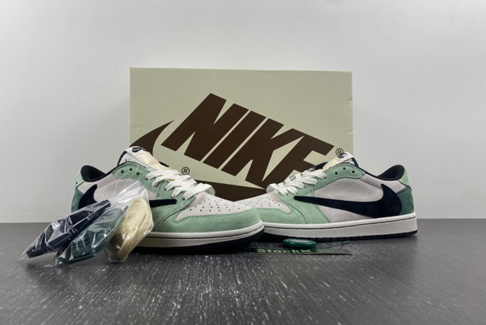 Travis Scott x Air Jordan 1 Low green