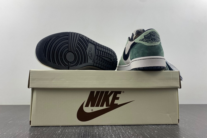 Travis Scott x Air Jordan 1 Low green