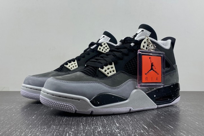 AIR JORDAN 4 RETRO