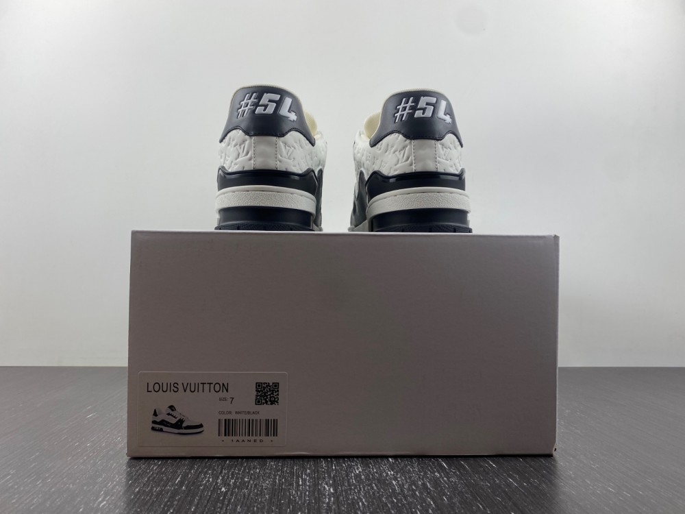 L&&V trainer Black