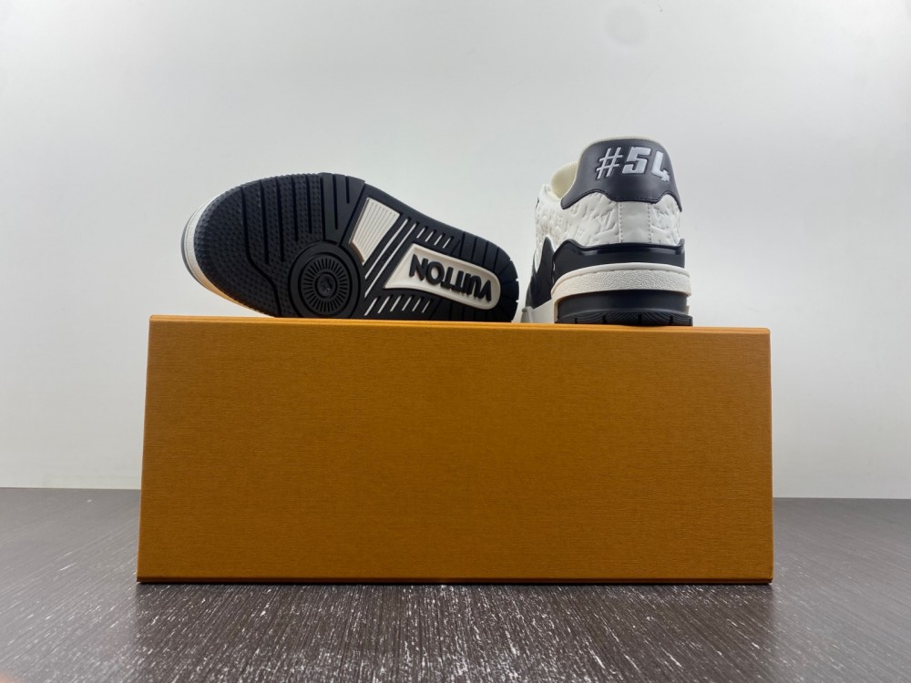 L&&V trainer Black