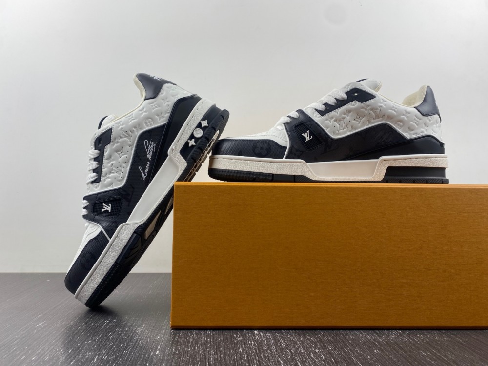 L&&V trainer Black