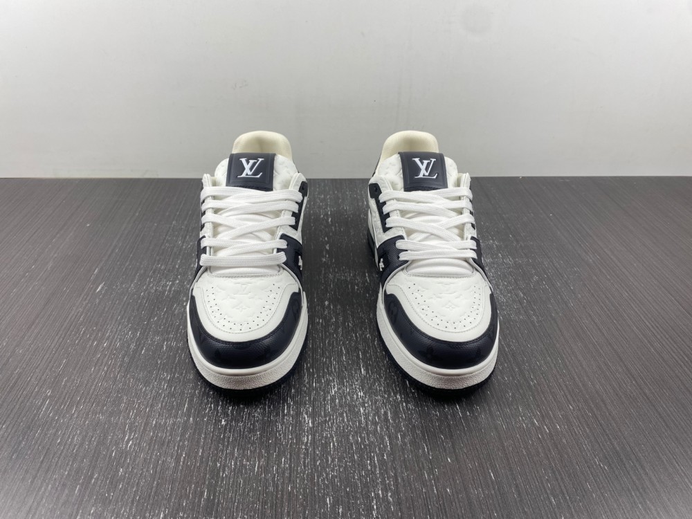 L&&V trainer Black