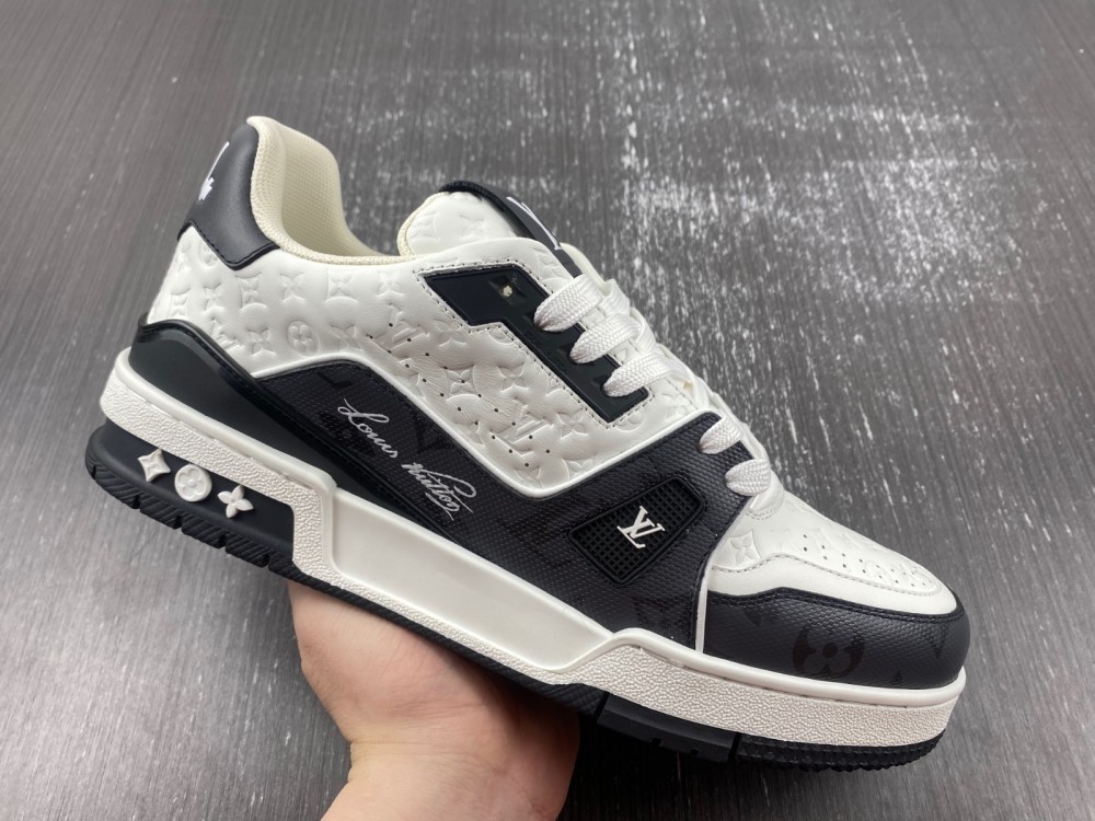 L&&V trainer Black