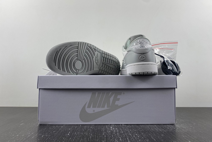 OFF-WHITE x Travis Scott x Air Jordan 1 OW