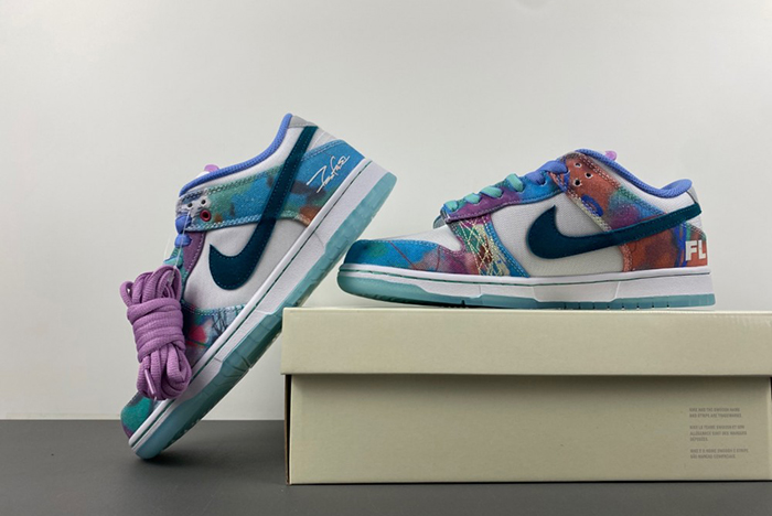 Futura Laboratories x Nike SB Dunk Low