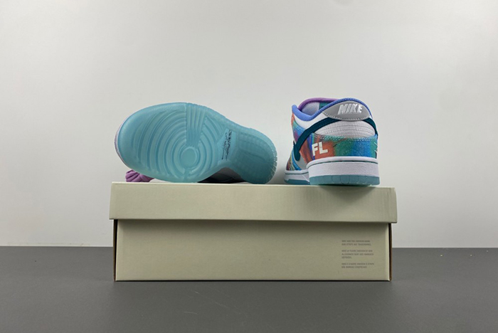 Futura Laboratories x Nike SB Dunk Low