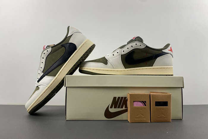 Travis Scott x Air Jordan 1 Low OG