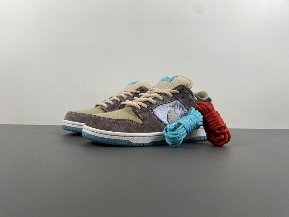 Nike SB Dunk Low “Big Money Savings”