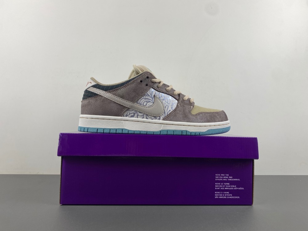 Nike SB Dunk Low “Big Money Savings”